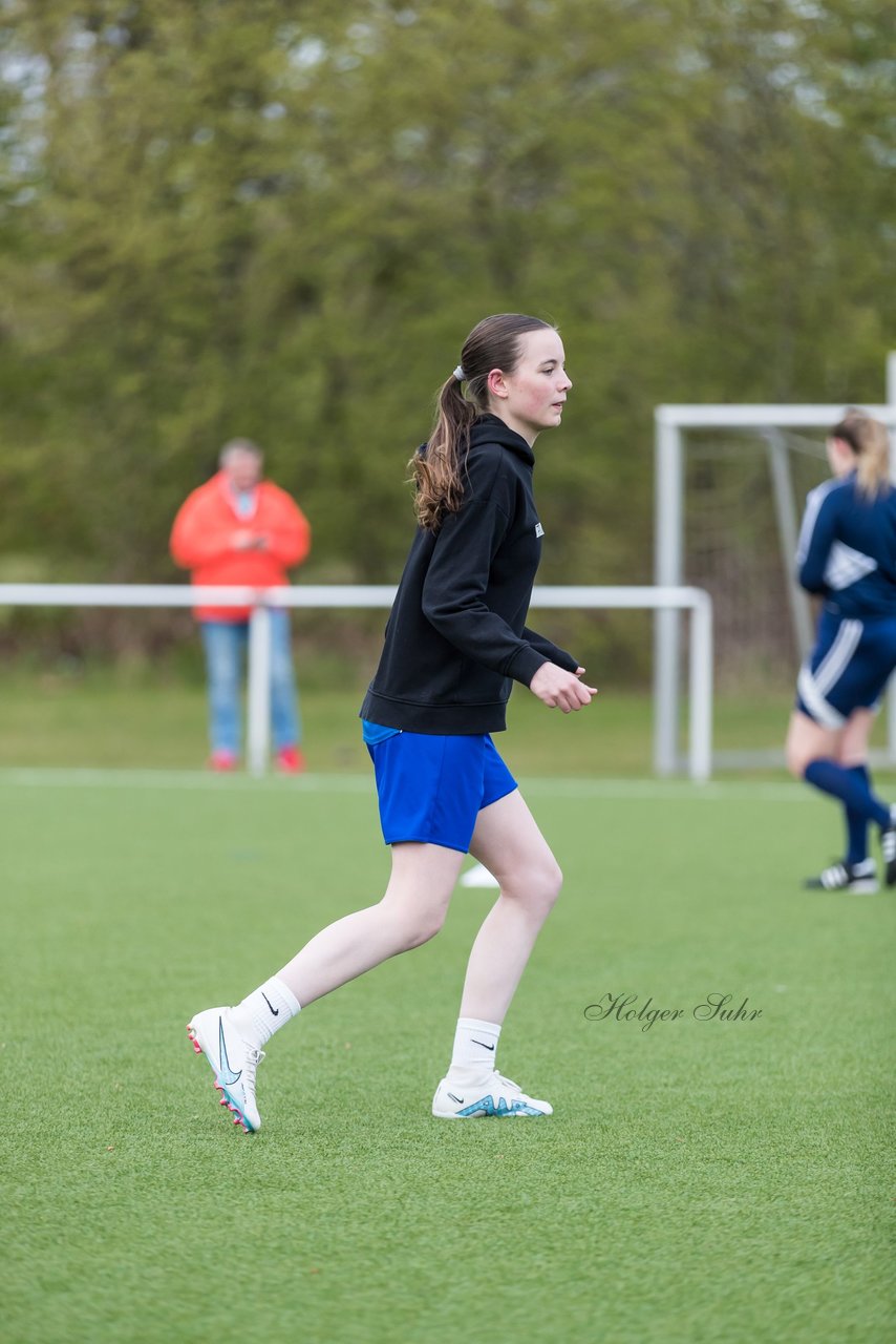 Bild 169 - Co-Trainerin der Frauen Nationalmannschaft Britta Carlson in Wahlstedt